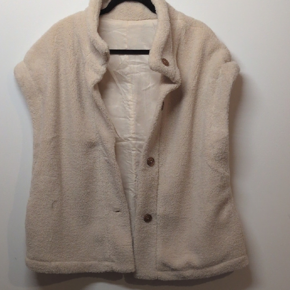 Women’s Beige Sherpa Sleeveless Vest